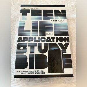 Teen Life Application Study Bible NLT Translation Compact Size New Condition